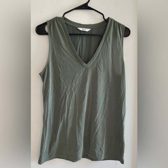 Lucky Brand Tops - Lucky Brand V-Neck Tank Top, Size XS